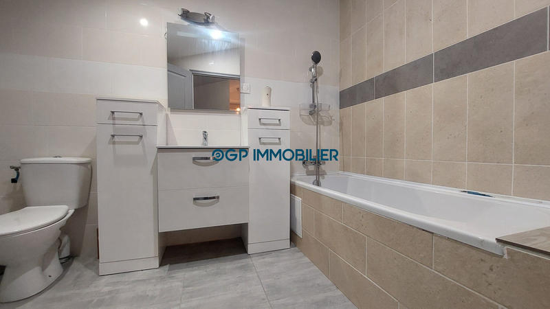 Maison - 203 m² - 8 pièces