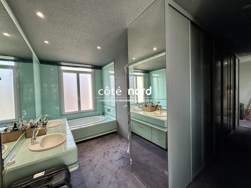 Maison - 350 m² - 11 pièces