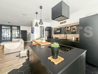 Loft - 100 m² - 4 pièces