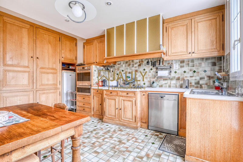 Maison - 370 m² - 14 pièces