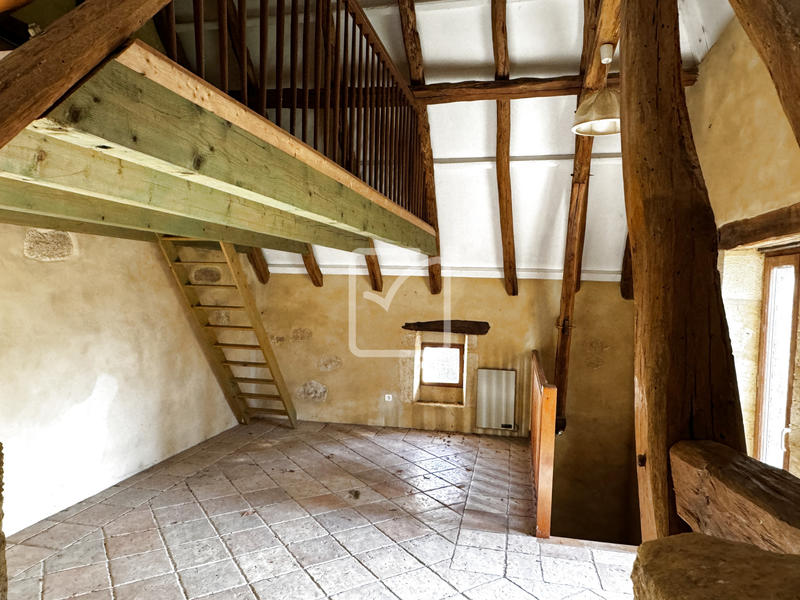 Propriété - 2 135 m² - 52 pièces