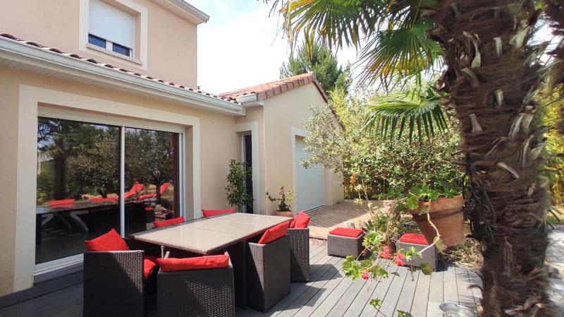 Maison - 242 m² - 7 pièces