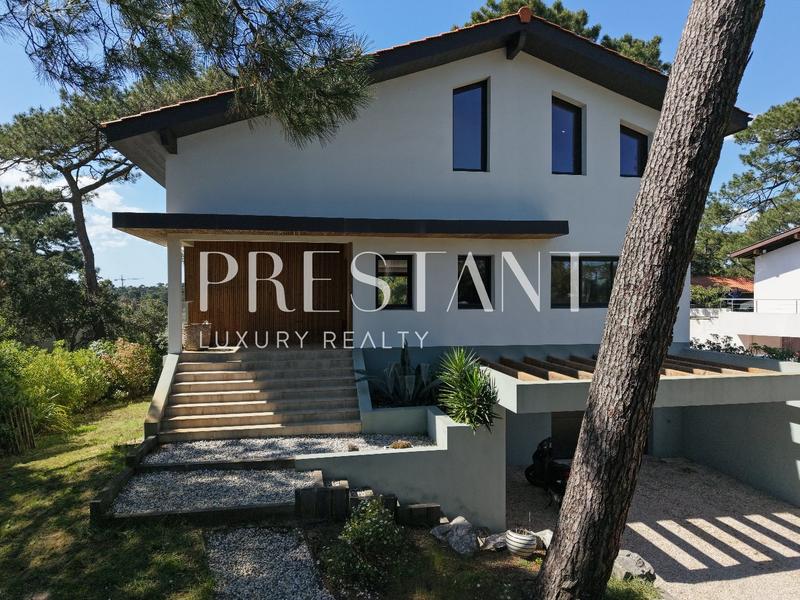 Maison - 290 m² - 10 pièces