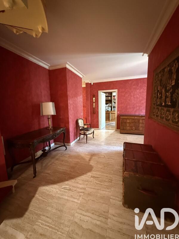 Maison - 300 m² - 7 pièces