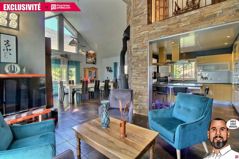 Maison - 177 m² - 8 pièces