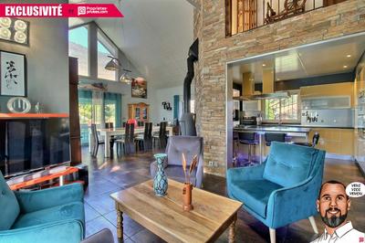 Maison - 177 m² - 8 pièces