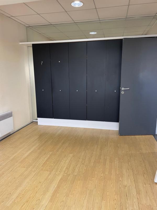 Bureau - 220 m² - 1 pièce