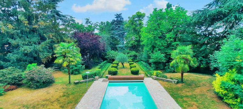 Maison - 424 m² - 11 pièces