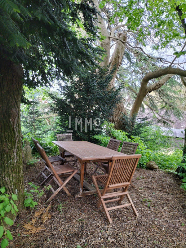 Maison - 242 m² - 8 pièces