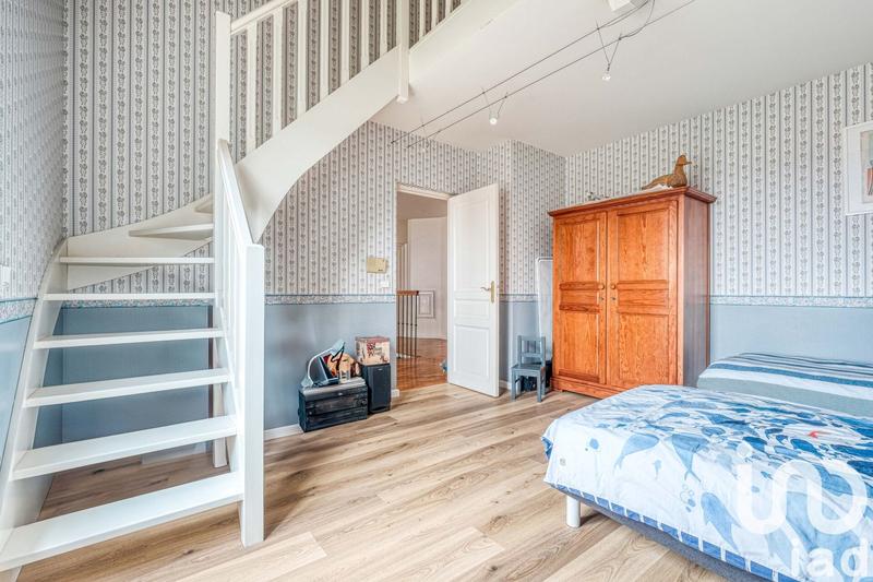 Maison - 220 m² - 7 pièces