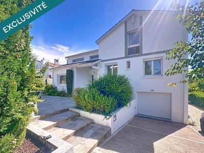 Maison - 271 m² - 9 pièces