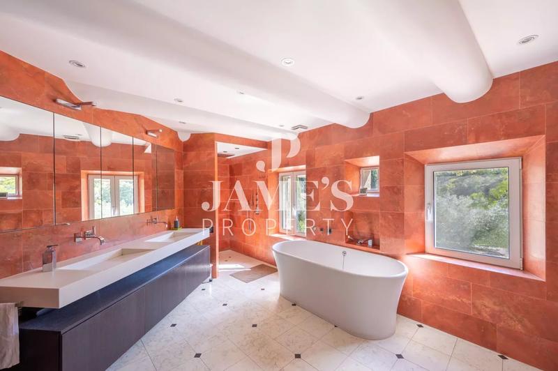 Maison - 520 m² - 14 pièces