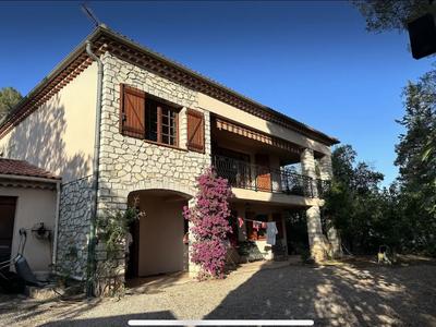 Maison - 205 m² - 7 pièces