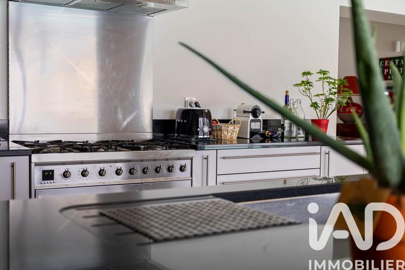 Maison - 250 m² - 7 pièces