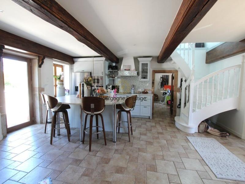 Propriété - 210 m² - 7 pièces