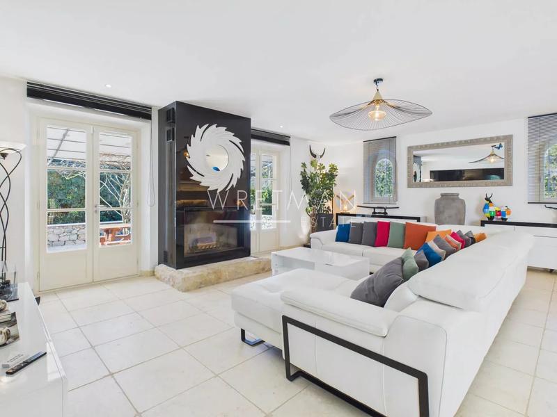 Villa - 252 m² - 6 pièces