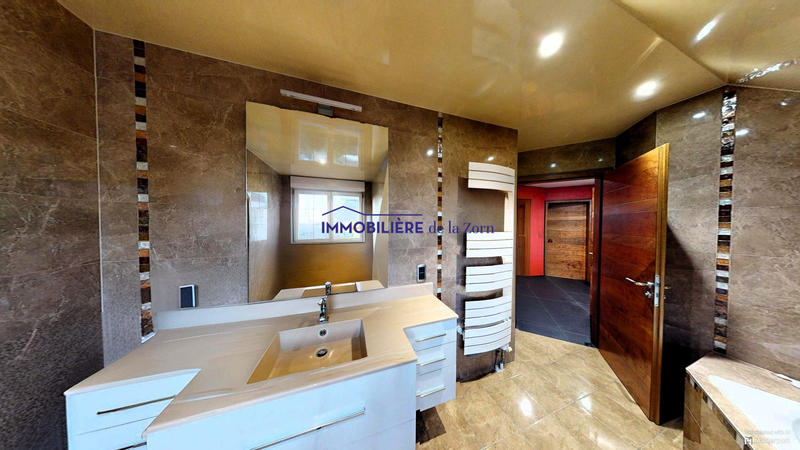 Maison - 196 m² - 8 pièces