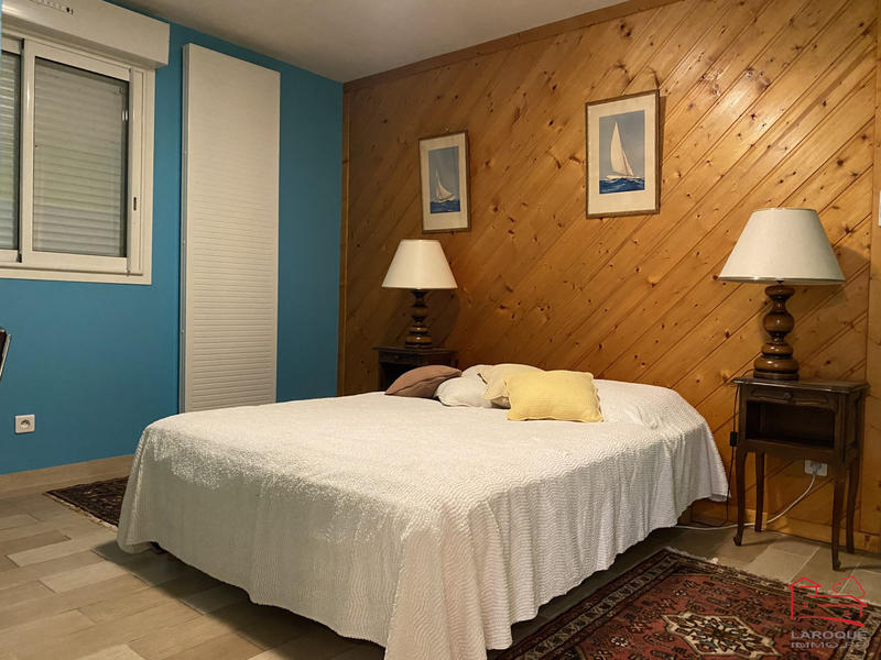 Maison - 220 m² - 6 pièces