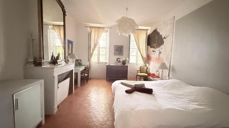 Maison - 817 m² - 15 pièces