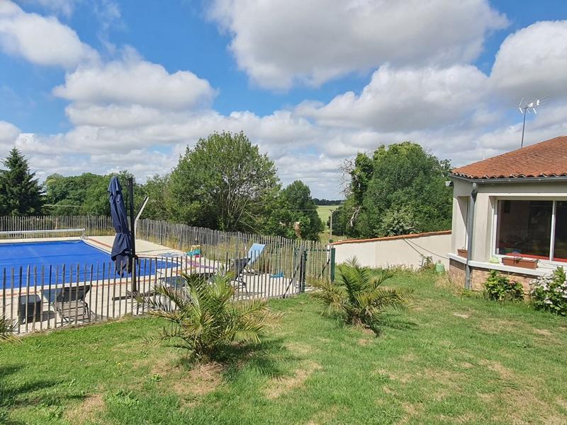 Maison - 200 m² - 7 pièces