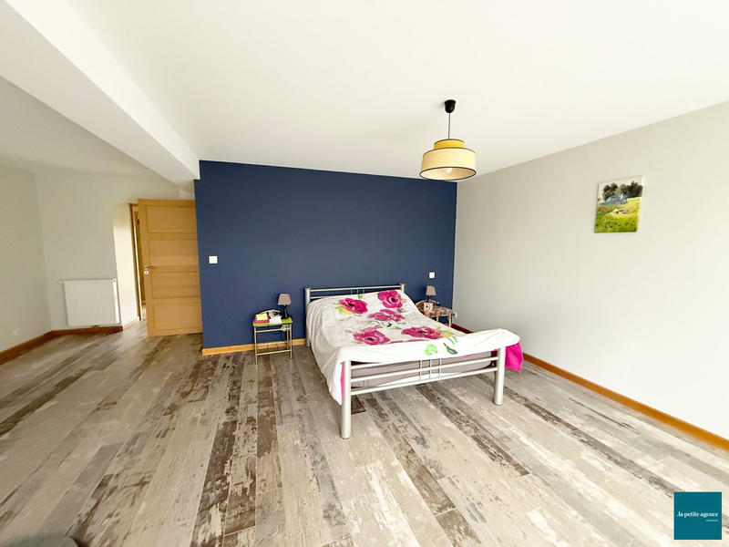 Maison - 250 m² - 8 pièces