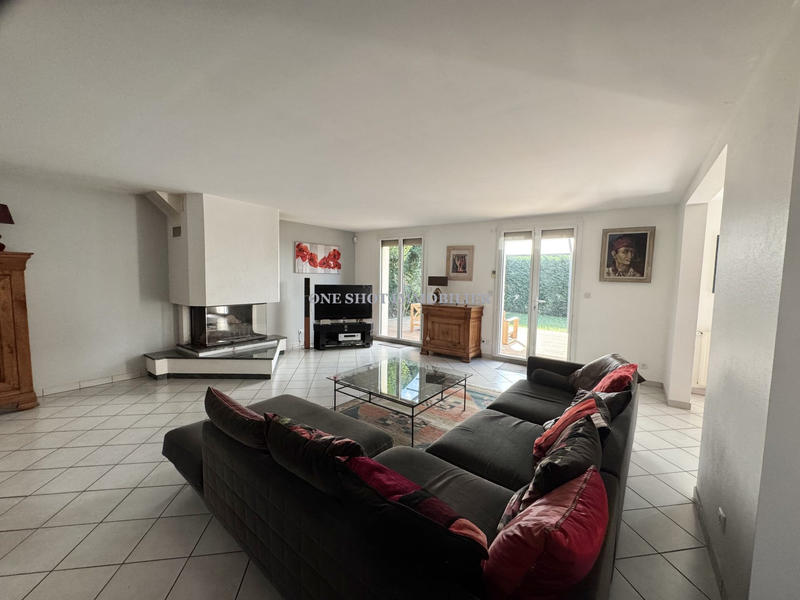 Maison - 231 m² - 7 pièces
