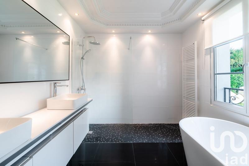 Maison - 252 m² - 8 pièces