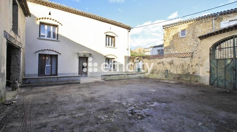 Maison - 320 m² - 4 pièces