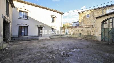 Maison - 320 m² - 4 pièces