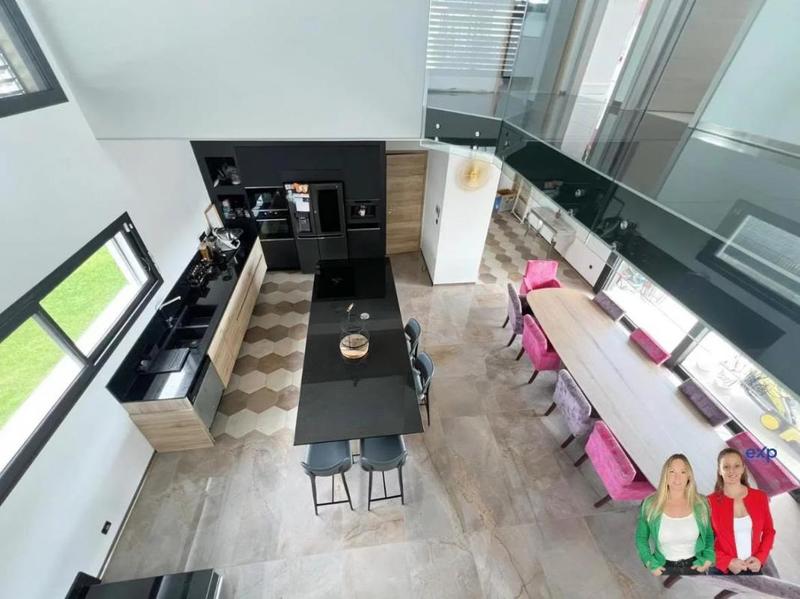 Maison - 234 m² - 7 pièces