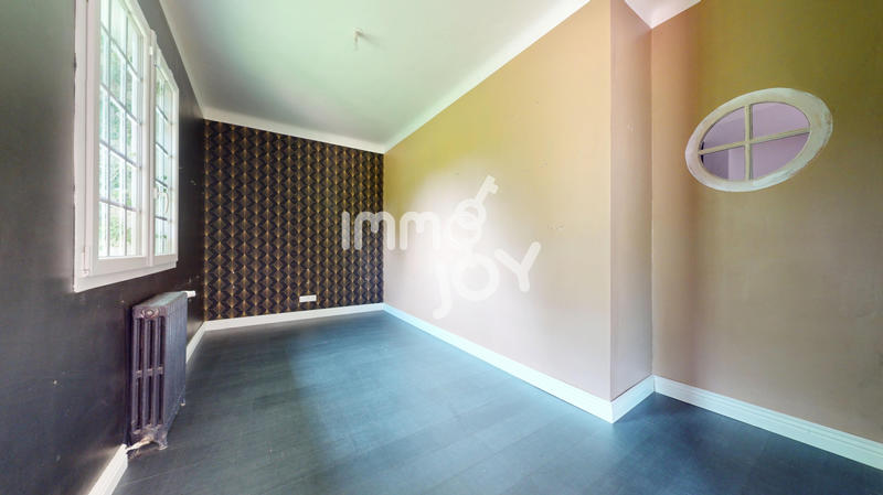 Propriété - 220 m² - 7 pièces