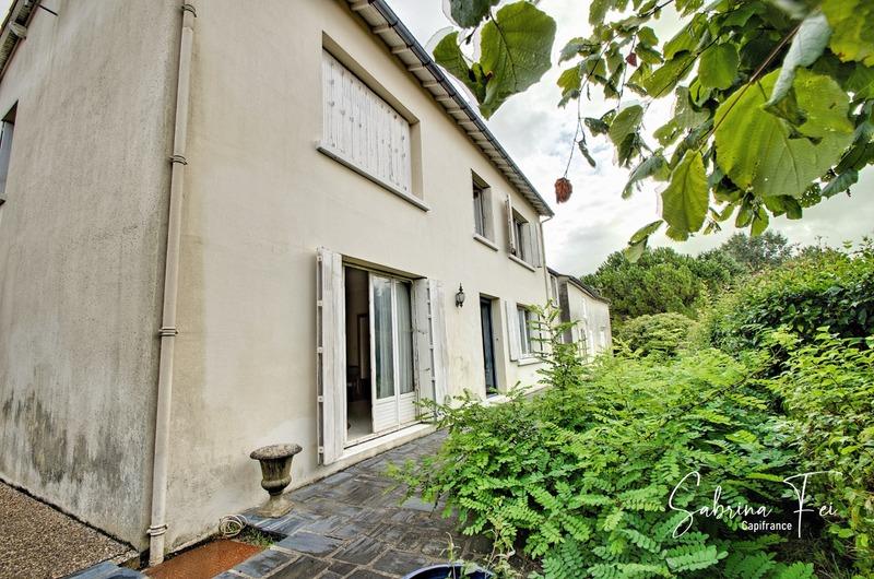 Propriété - 245 m² - 7 pièces
