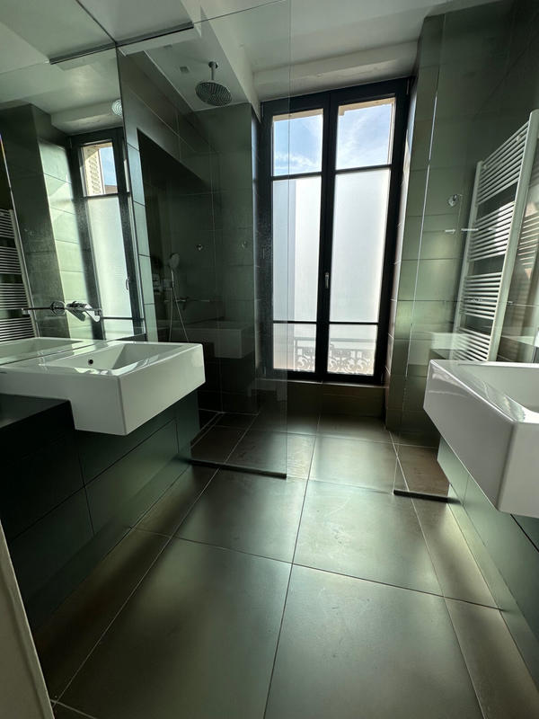 Maison - 370 m² - 11 pièces