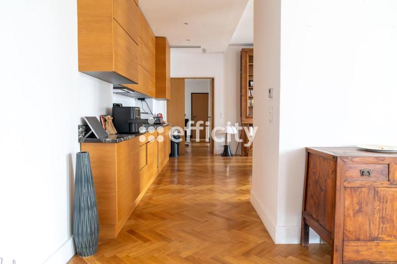 Appartement - 168 m² - 6 pièces