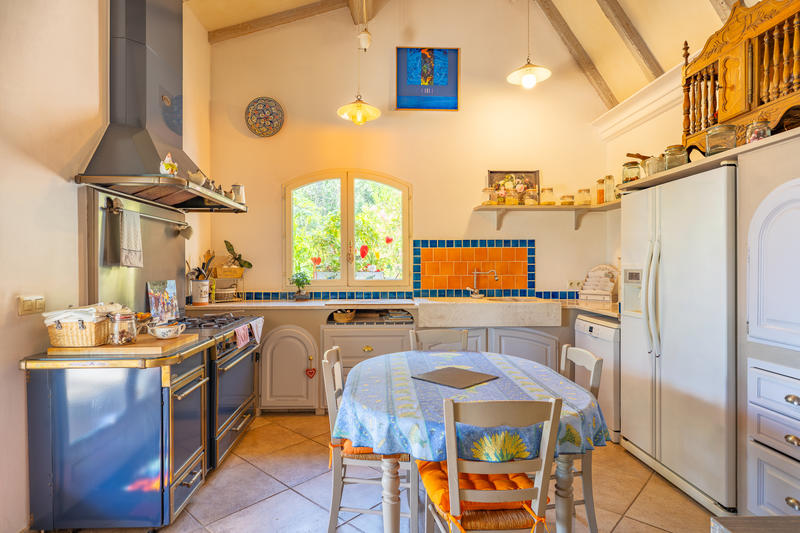 Mas - 240 m² - 6 pièces