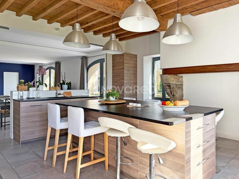 Propriété - 310 m² - 8 pièces