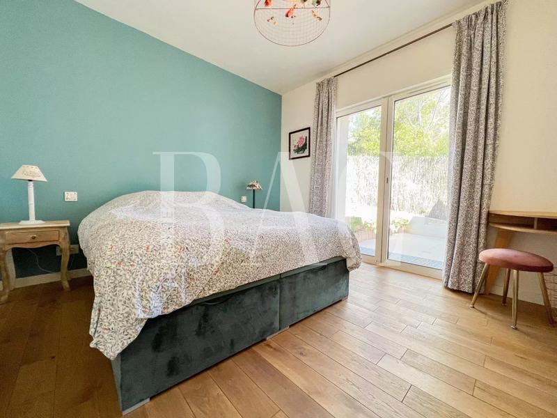 Villa - 270 m² - 8 pièces