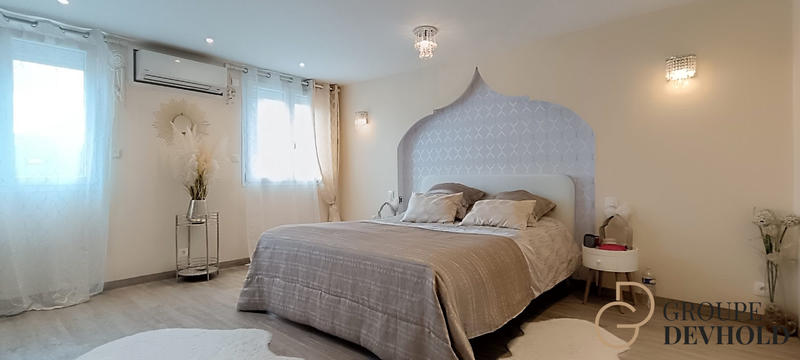 Maison - 278 m² - 8 pièces