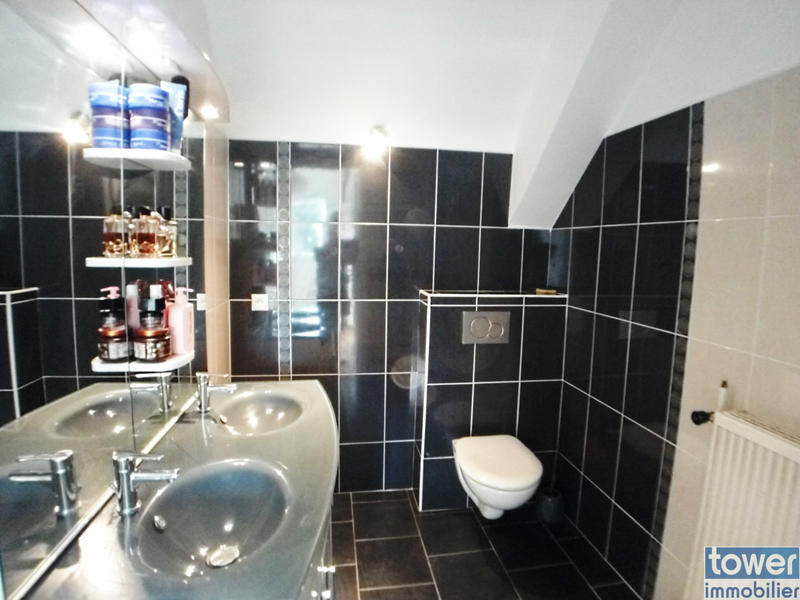 Maison - 220 m² - 7 pièces