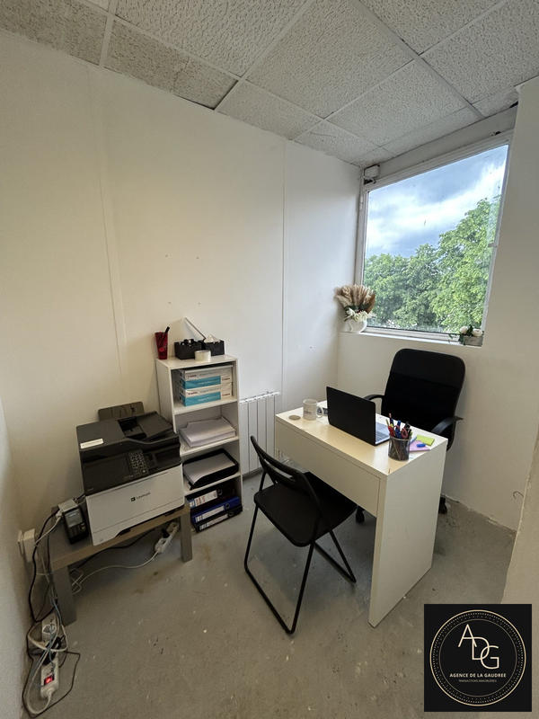 Local d'activités - 100 m² - 4 pièces