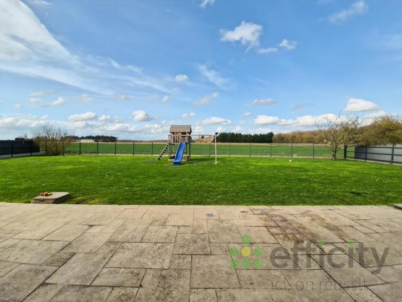 Pavillon - 270 m² - 8 pièces