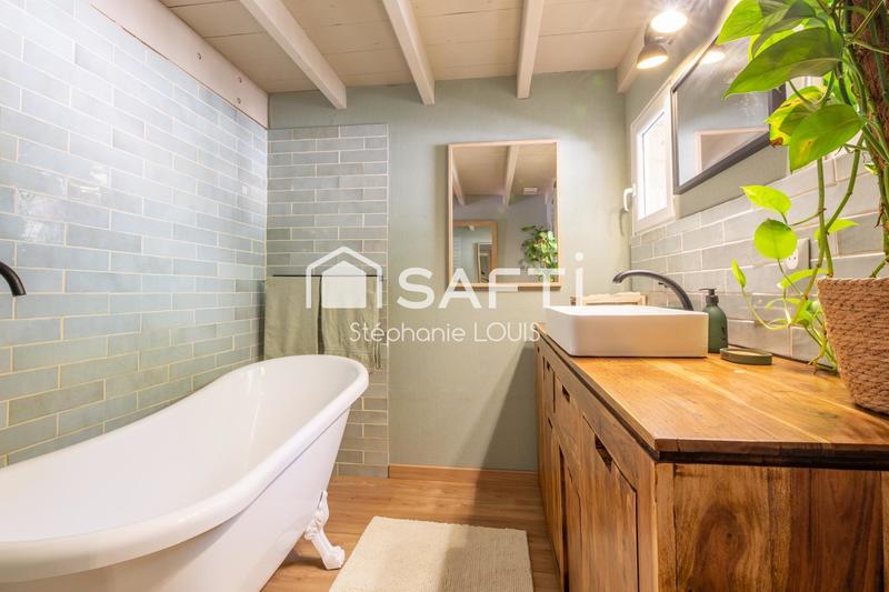 Maison - 220 m² - 8 pièces