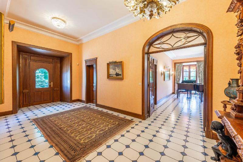 Maison - 993 m² - 21 pièces