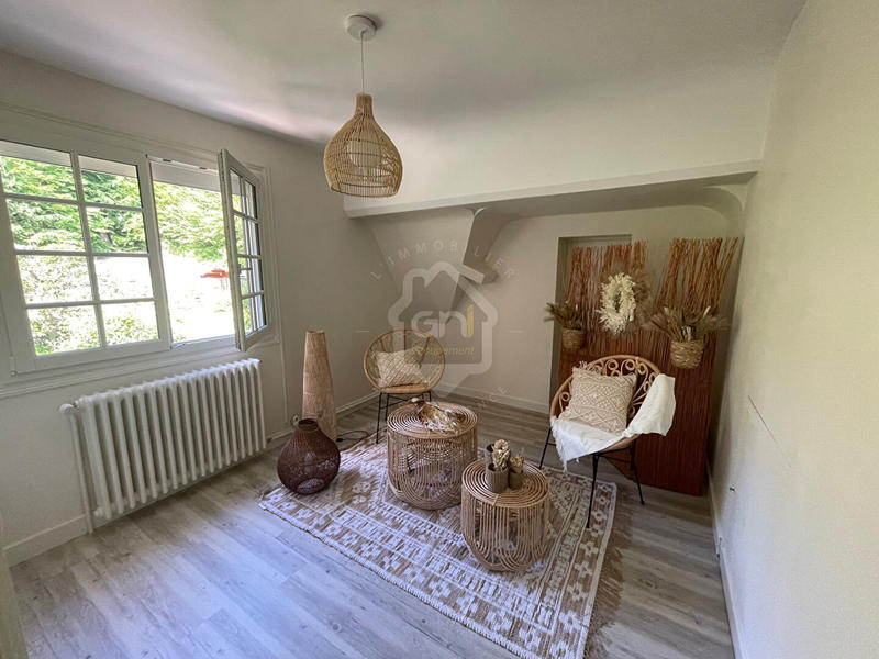 Maison - 270 m² - 8 pièces