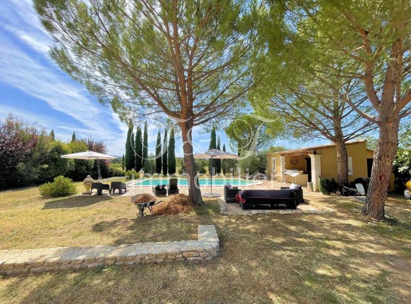 Propriété - 275 m² - 8 pièces