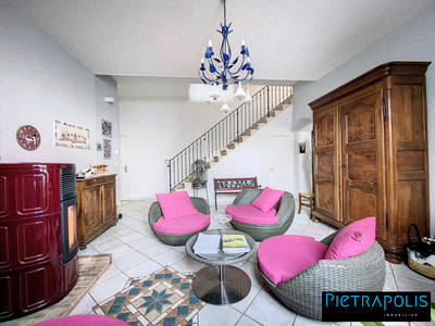 Maison - 270 m² - 8 pièces