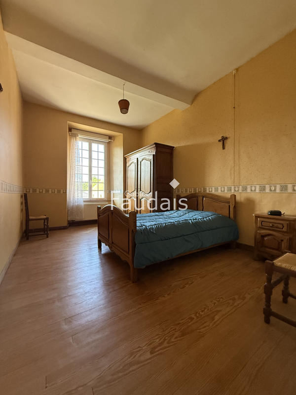 Propriété - 240 m² - 8 pièces