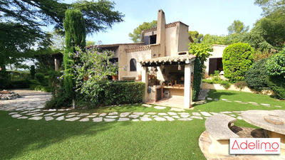 Maison - 240 m² - 7 pièces