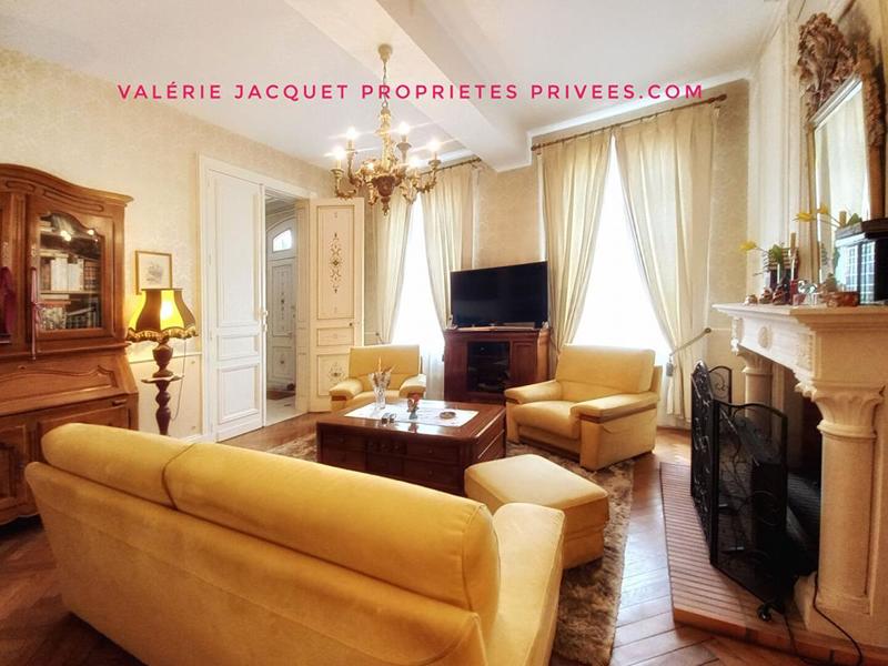 Maison - 220 m² - 7 pièces