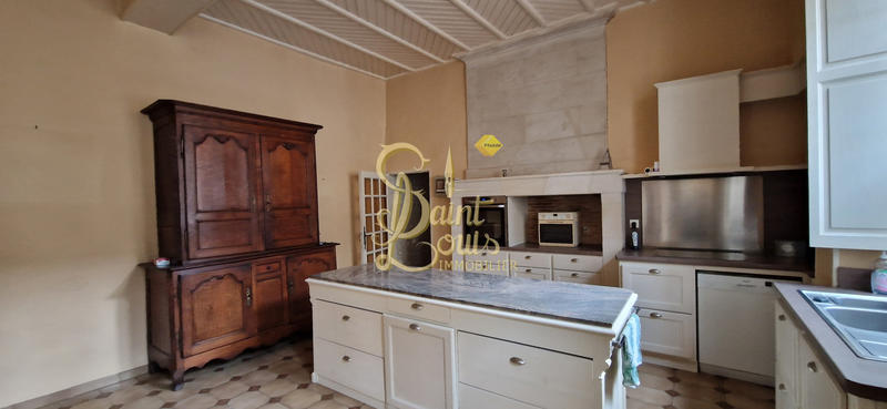 Maison - 234 m² - 8 pièces